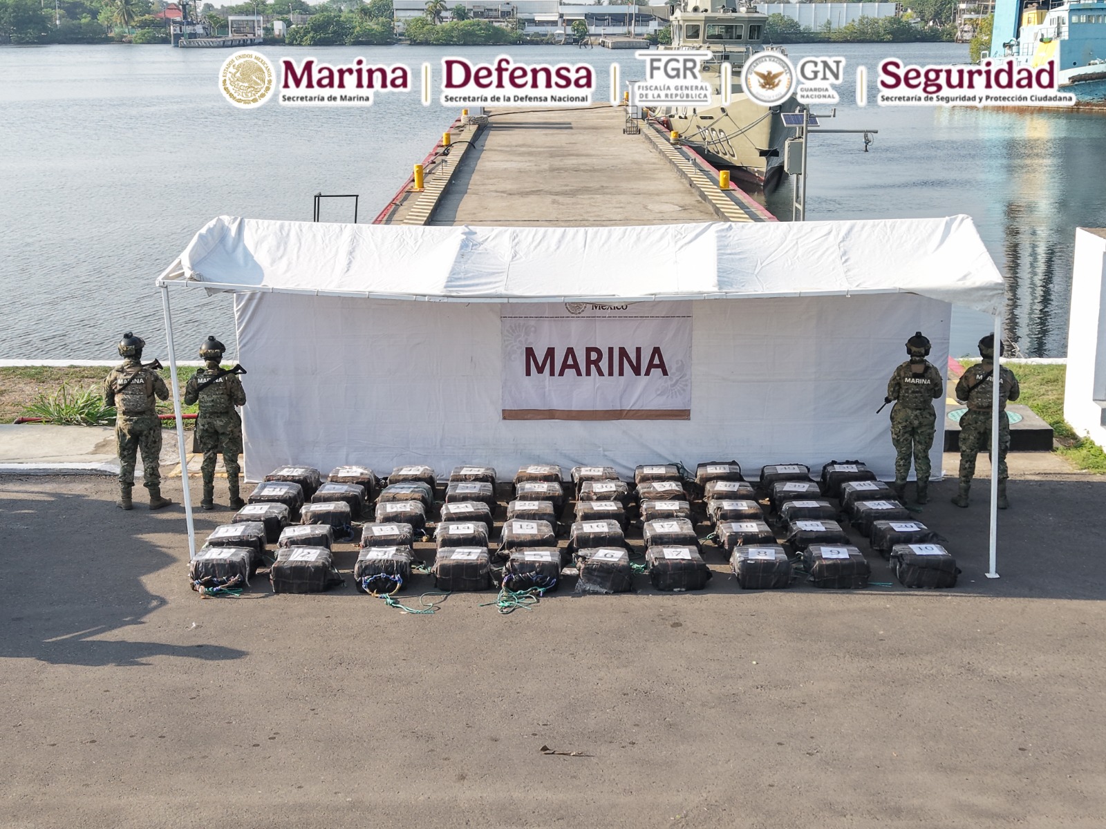 Aseguran 1.5 toneladas de carga ilícita y detienen a cinco personas, en aguas frente al estado de Chiapas